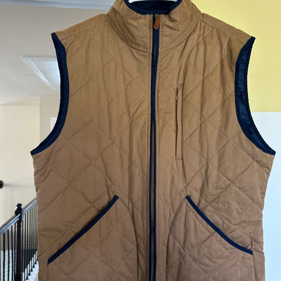 Other - Men’s crown and ivy quilted vest